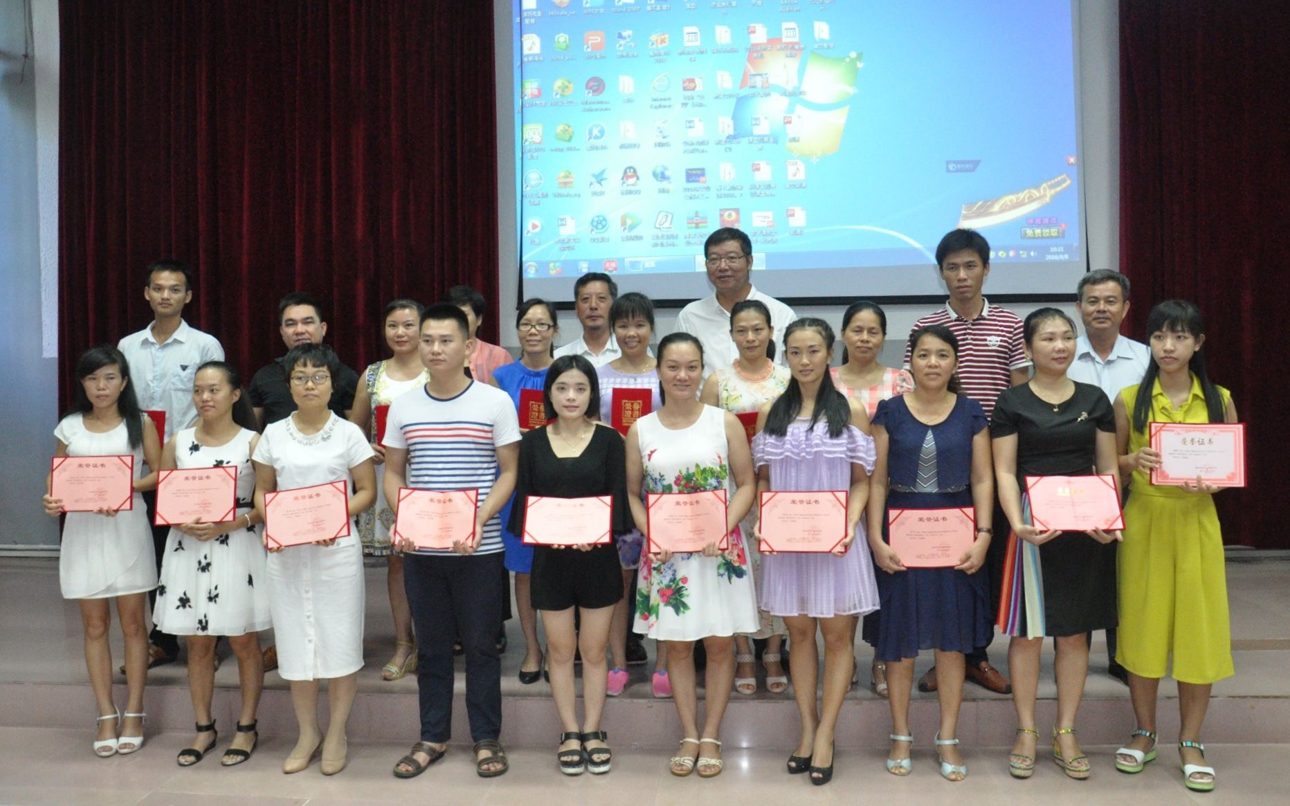 2016年海南省农村小学兼教学科教师培训项目结业
